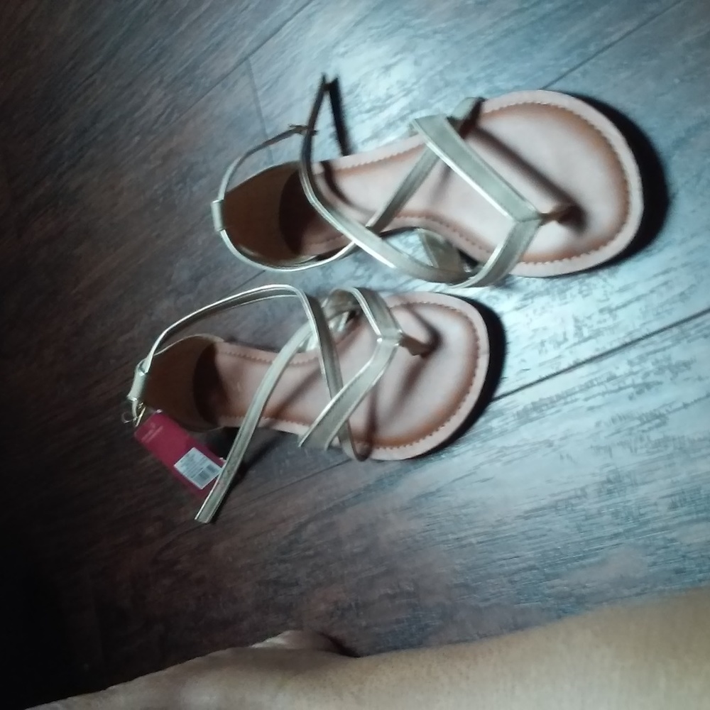 TAN SANDALS